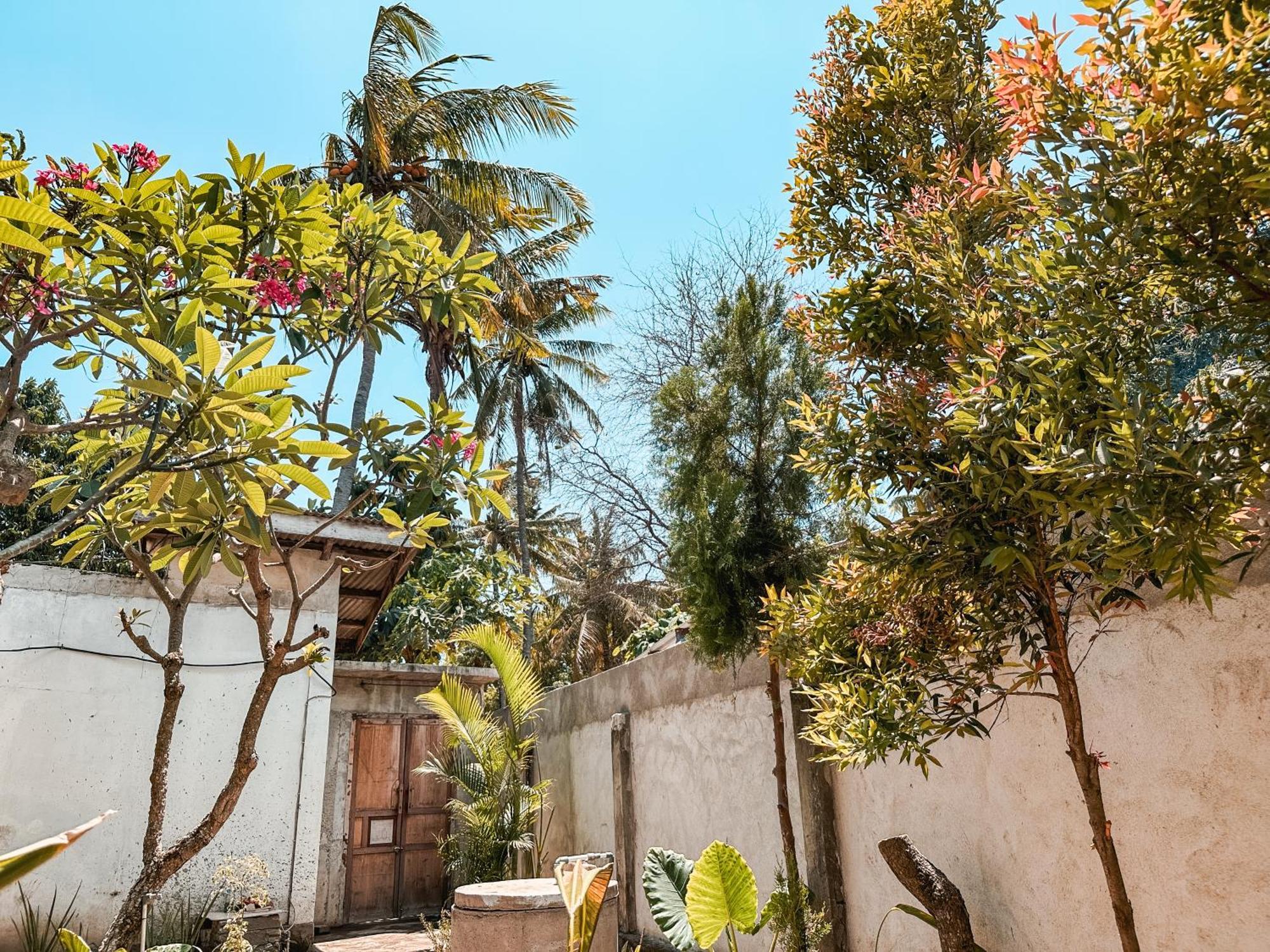 Happy Village Gili Air Exterior photo